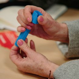 Client using the Mystery Object experiential learning activity 